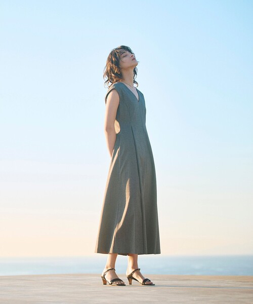 セール】【6/11値下げ】AK+1 / Vネック フレア ノースリーブ ワンピ―ス