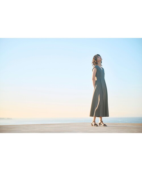 Demi-Luxe BEAMS(デミルクス ビームス)の「【8/6値下げ】AK+1 / Vネック フレア ノースリーブ ワンピ―ス(ワンピース・レディース・ブラウン系その他4/ブラック・38/36)」の4枚目の写真