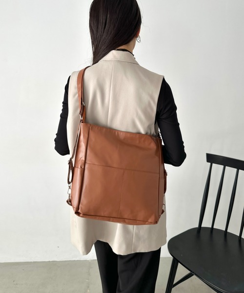 LOVALOT(ラバロット)の「【3WAY】ソフトフェイクレザーショルダーバッグ リュック A5(ショルダーバッグ・レディース・ブラック/ホワイト/ブラウン・F)」の16枚目の写真