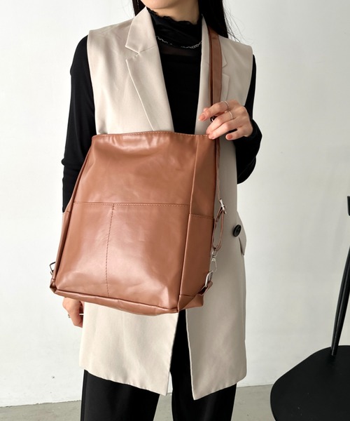 LOVALOT(ラバロット)の「【3WAY】ソフトフェイクレザーショルダーバッグ リュック A5(ショルダーバッグ・レディース・ブラック/ホワイト/ブラウン・F)」の15枚目の写真