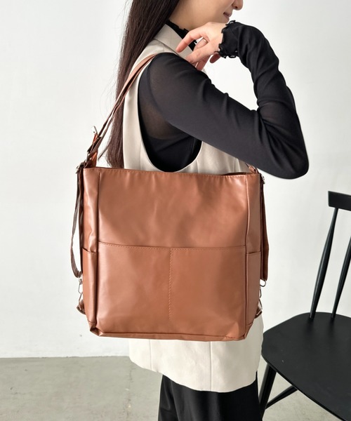 LOVALOT(ラバロット)の「【3WAY】ソフトフェイクレザーショルダーバッグ リュック A5(ショルダーバッグ・レディース・ブラック/ホワイト/ブラウン・F)」の13枚目の写真