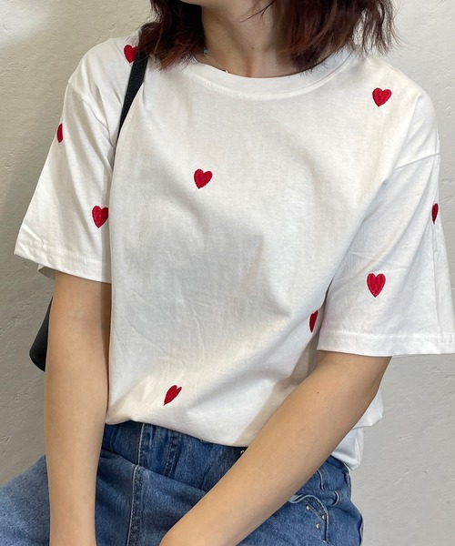 ROGER AND RAW(ロジャーアンドロウ)の「ハート刺繍クルーTシャツ(Tシャツ/カットソー・レディース・ブラック/グレー/ホワイト・FREE)」の1枚目の写真