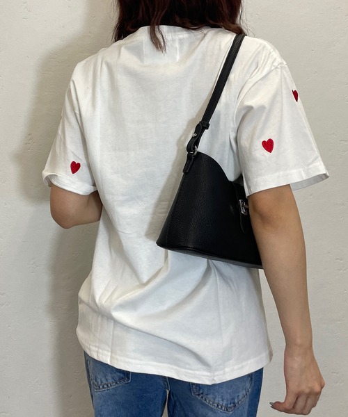ROGER AND RAW(ロジャーアンドロウ)の「ハート刺繍クルーTシャツ(Tシャツ/カットソー・レディース・ブラック/グレー/ホワイト・FREE)」の4枚目の写真
