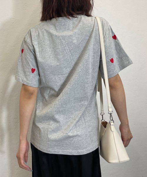 ROGER AND RAW(ロジャーアンドロウ)の「ハート刺繍クルーTシャツ(Tシャツ/カットソー・レディース・ブラック/グレー/ホワイト・FREE)」の20枚目の写真