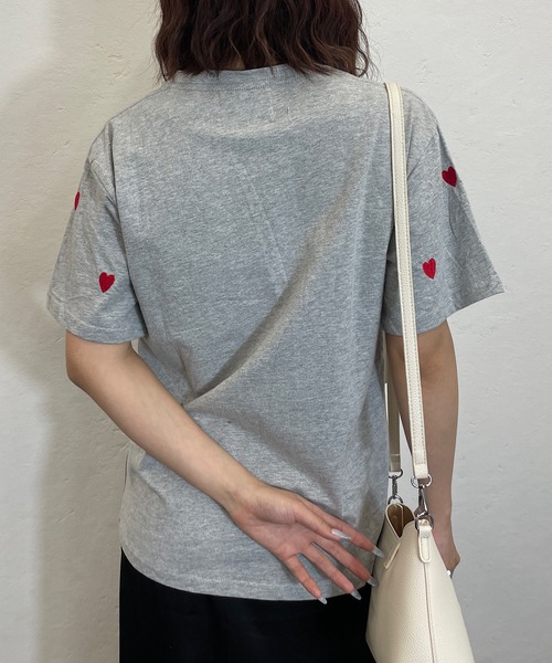 ROGER AND RAW(ロジャーアンドロウ)の「ハート刺繍クルーTシャツ(Tシャツ/カットソー・レディース・ブラック/グレー/ホワイト・FREE)」の19枚目の写真