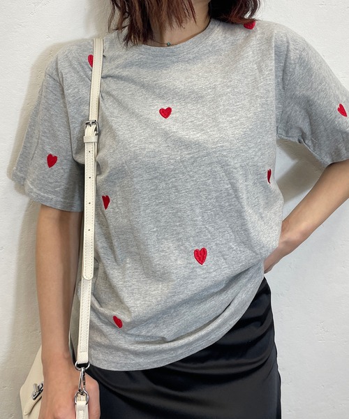 ROGER AND RAW(ロジャーアンドロウ)の「ハート刺繍クルーTシャツ(Tシャツ/カットソー・レディース・ブラック/グレー/ホワイト・FREE)」の16枚目の写真