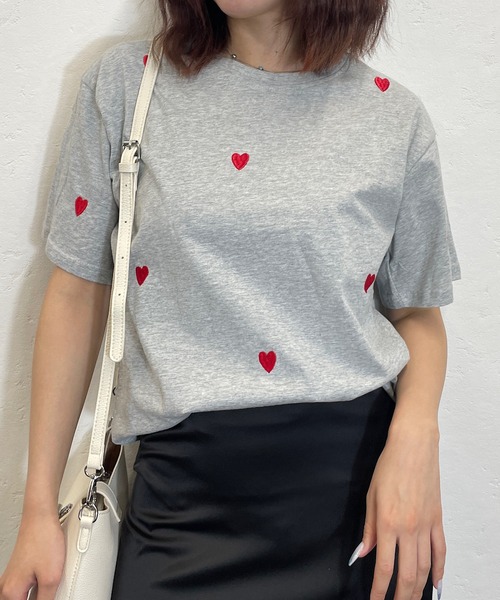 ROGER AND RAW(ロジャーアンドロウ)の「ハート刺繍クルーTシャツ(Tシャツ/カットソー・レディース・ブラック/グレー/ホワイト・FREE)」の15枚目の写真
