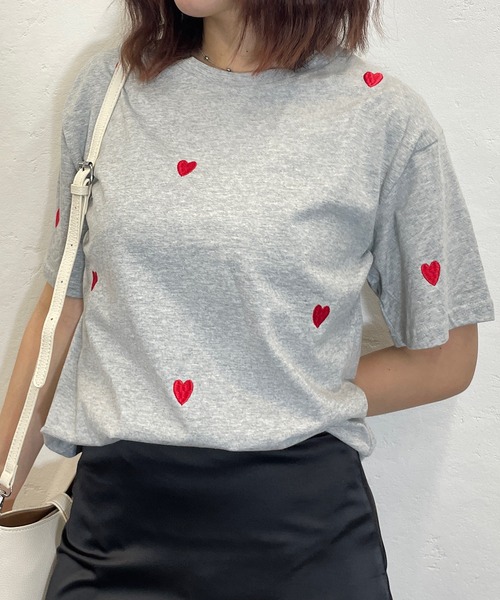 ROGER AND RAW(ロジャーアンドロウ)の「ハート刺繍クルーTシャツ(Tシャツ/カットソー・レディース・ブラック/グレー/ホワイト・FREE)」の14枚目の写真