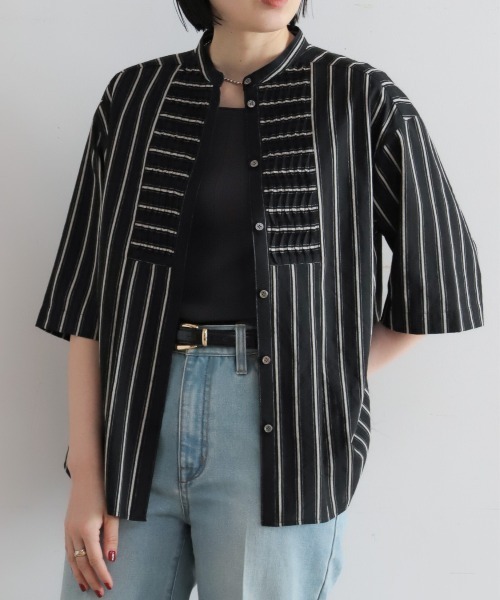 NOMBRE IMPAIR（ノンブルアンペール）の「【予約】コットンストライプ　ツイストタックシャツ（シャツ/ブラウス・レディース・ブラック/キナリ・FREE）」の2枚目の写真