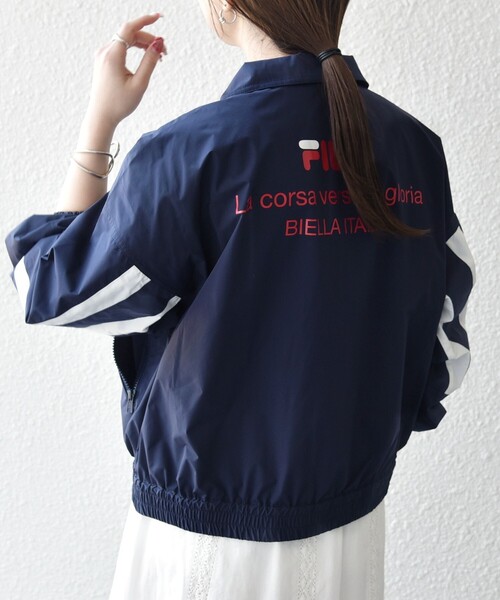 FILA(フィラ)の「【SHIPS any別注】FILA:〈洗濯機可能〉スタンドカラー ジップ ライン ブルゾン(ブルゾン・レディース・ネイビー/ホワイト・ONE SIZE)」の15枚目の写真