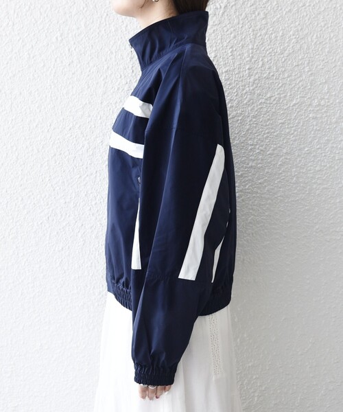 FILA(フィラ)の「【SHIPS any別注】FILA:〈洗濯機可能〉スタンドカラー ジップ ライン ブルゾン(ブルゾン・レディース・ネイビー/ホワイト・ONE SIZE)」の20枚目の写真