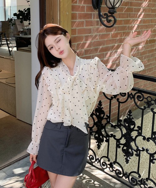 &soiree(アンドソワレ)の「ハートドット柄シアーボウタイブラウス(シャツ/ブラウス・レディース・ホワイト・LARGE/MEDIUM/SMALL)」の6枚目の写真