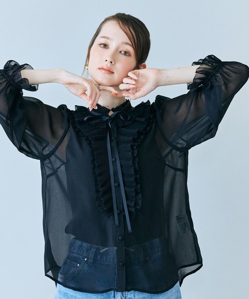 Audie a Muses(オーディアミューズ)の「シアープリーツフリルブラウス(シャツ/ブラウス・レディース・ブラック/オフホワイト・42/40/38)」の20枚目の写真