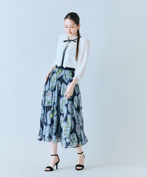 Audie a Muses(オーディアミューズ)の「シアープリーツフリルブラウス(シャツ/ブラウス・レディース・ブラック/オフホワイト・42/40/38)」の8枚目の写真