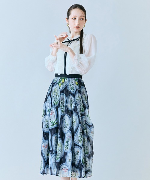 Audie a Muses(オーディアミューズ)の「シアープリーツフリルブラウス(シャツ/ブラウス・レディース・ブラック/オフホワイト・42/40/38)」の10枚目の写真