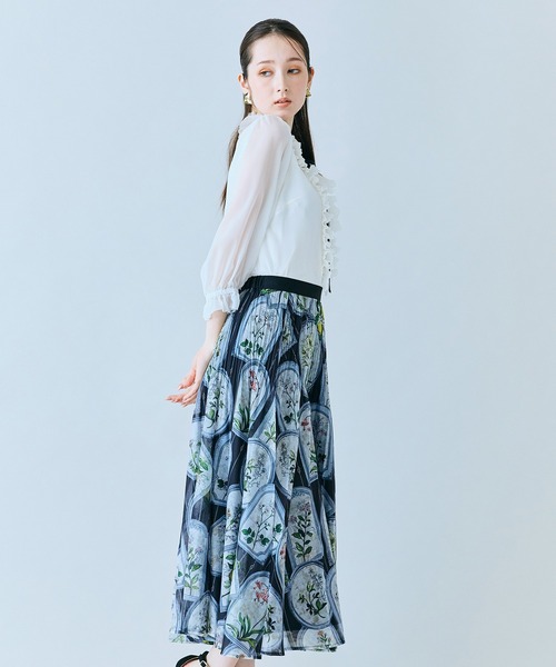 Audie a Muses(オーディアミューズ)の「シアープリーツフリルブラウス(シャツ/ブラウス・レディース・ブラック/オフホワイト・42/40/38)」の11枚目の写真