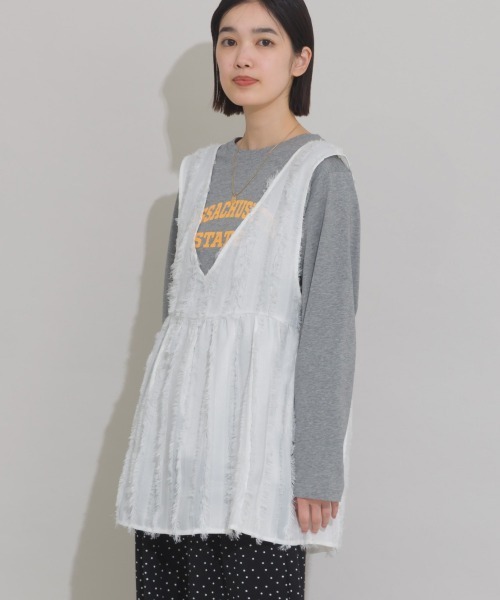 OMNES（オムネス）の「フリンジ前後２wayペプラムリボン付ベスト（ベスト・レディース・ブラウン/ホワイト/ブルー/ブラック・FREE）」の2枚目の写真