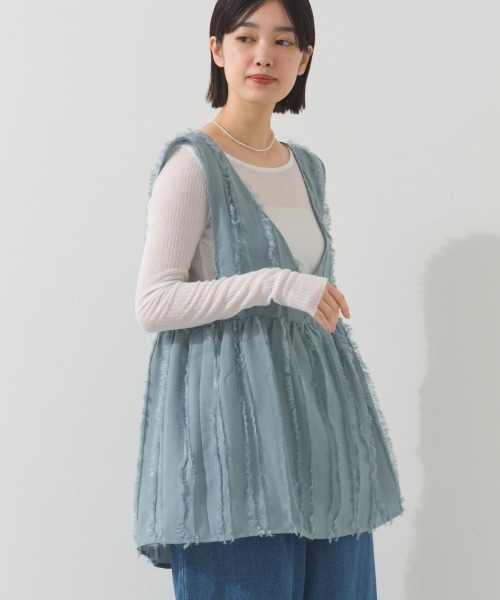 OMNES（オムネス）の「フリンジ前後２wayペプラムリボン付ベスト（ベスト・レディース・ブラウン/ホワイト/ブルー/ブラック・FREE）」の4枚目の写真