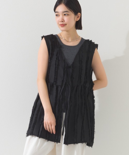 OMNES（オムネス）の「フリンジ前後２wayペプラムリボン付ベスト（ベスト・レディース・ブラウン/ホワイト/ブルー/ブラック・FREE）」の3枚目の写真