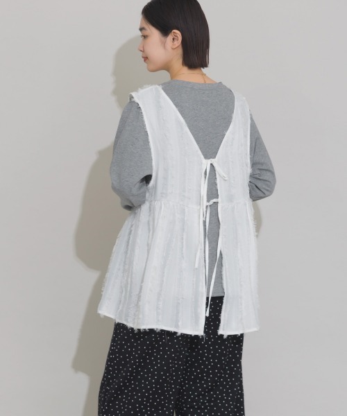 OMNES（オムネス）の「フリンジ前後２wayペプラムリボン付ベスト（ベスト・レディース・ブラウン/ホワイト/ブルー/ブラック・FREE）」の7枚目の写真