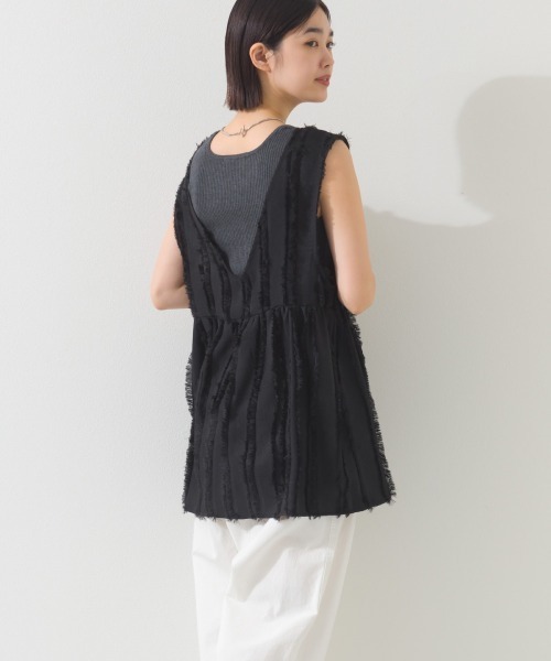 OMNES（オムネス）の「フリンジ前後２wayペプラムリボン付ベスト（ベスト・レディース・ブラウン/ホワイト/ブルー/ブラック・FREE）」の12枚目の写真