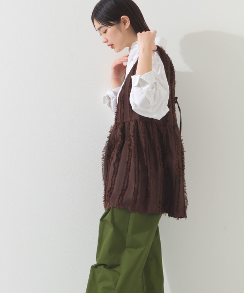 OMNES（オムネス）の「フリンジ前後２wayペプラムリボン付ベスト（ベスト・レディース・ブラウン/ホワイト/ブルー/ブラック・FREE）」の16枚目の写真