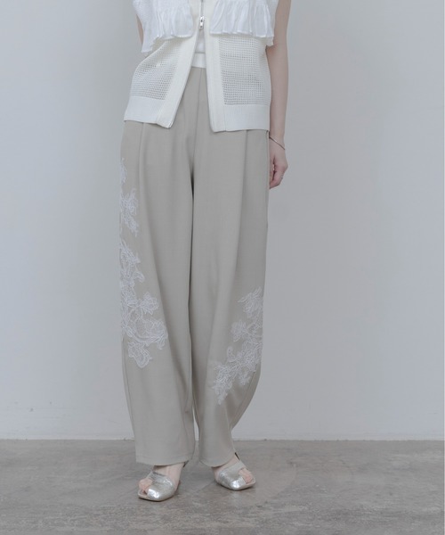 Eimee Law(エイミーロウ)の「レースモチーフ コクーンパンツ(その他パンツ・レディース・インディゴブルー/ベージュ・MEDIUM)」の20枚目の写真