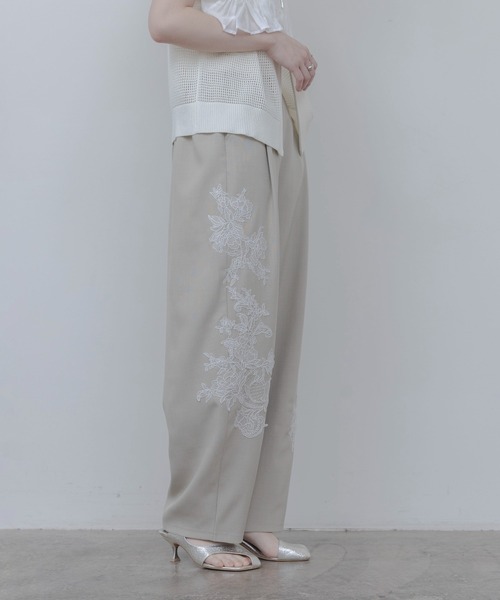 Eimee Law(エイミーロウ)の「レースモチーフ コクーンパンツ(その他パンツ・レディース・インディゴブルー/ベージュ・MEDIUM)」の21枚目の写真