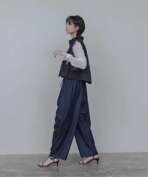 Eimee Law(エイミーロウ)の「レースモチーフ コクーンパンツ(その他パンツ・レディース・インディゴブルー/ベージュ・MEDIUM)」の14枚目の写真
