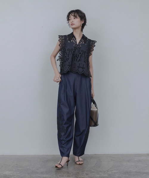 Eimee Law(エイミーロウ)の「レースモチーフ コクーンパンツ(その他パンツ・レディース・インディゴブルー/ベージュ・MEDIUM)」の15枚目の写真