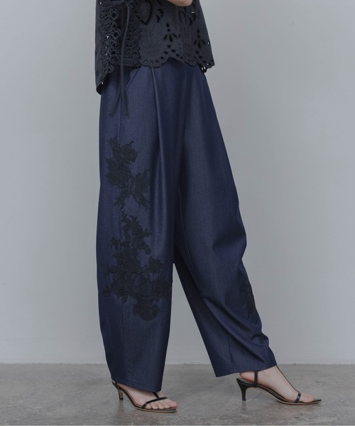 Eimee Law(エイミーロウ)の「レースモチーフ コクーンパンツ(その他パンツ・レディース・インディゴブルー/ベージュ・MEDIUM)」の16枚目の写真