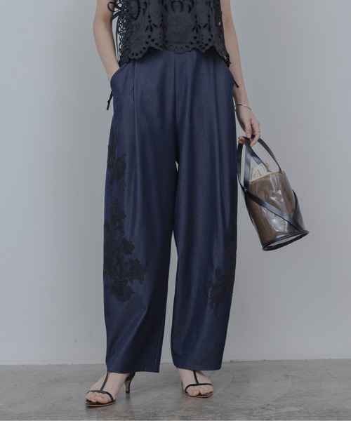 Eimee Law(エイミーロウ)の「レースモチーフ コクーンパンツ(その他パンツ・レディース・インディゴブルー/ベージュ・MEDIUM)」の17枚目の写真