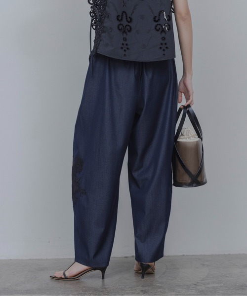 Eimee Law(エイミーロウ)の「レースモチーフ コクーンパンツ(その他パンツ・レディース・インディゴブルー/ベージュ・MEDIUM)」の18枚目の写真