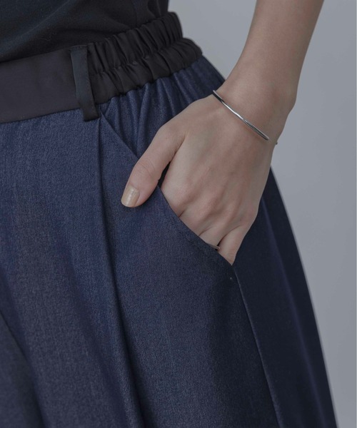 Eimee Law(エイミーロウ)の「レースモチーフ コクーンパンツ(その他パンツ・レディース・インディゴブルー/ベージュ・MEDIUM)」の3枚目の写真