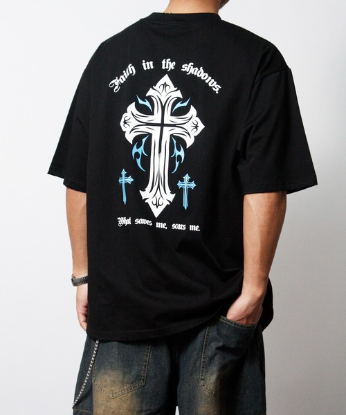 NYLAUS(ナイラス)の「【NYS】オーバーサイズ クロス 半袖Tシャツ ロゴTシャツ(Tシャツ/カットソー・メンズ・ブラック系その他/ブラック/ホワイト・L/M)」の3枚目の写真