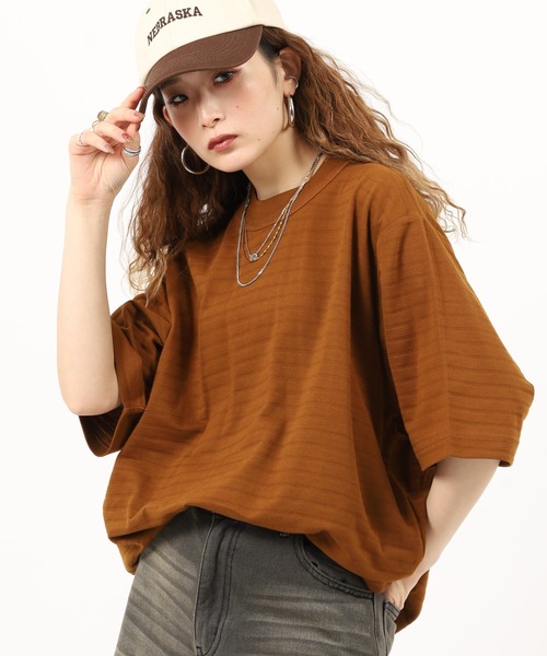 MN+LA（エムエヌエルエー）の「MN+LA STRIPED PIQUE MOCKNECK TEE ストライプモックネック半袖Tシャツ（Tシャツ/カットソー・メンズ・テラコッタ/ウッド・2XL/XL/M/L）」の2枚目の写真