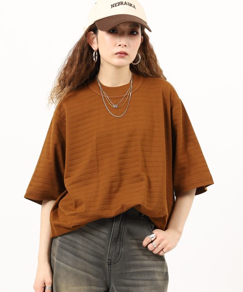MN+LA（エムエヌエルエー）の「MN+LA STRIPED PIQUE MOCKNECK TEE ストライプモックネック半袖Tシャツ（Tシャツ/カットソー・メンズ・テラコッタ/ウッド・2XL/XL/M/L）」の8枚目の写真