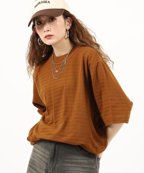MN+LA（エムエヌエルエー）の「MN+LA STRIPED PIQUE MOCKNECK TEE ストライプモックネック半袖Tシャツ（Tシャツ/カットソー・メンズ・テラコッタ/ウッド・2XL/XL/M/L）」の9枚目の写真