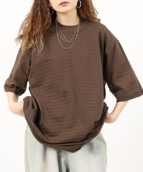 MN+LA（エムエヌエルエー）の「MN+LA STRIPED PIQUE MOCKNECK TEE ストライプモックネック半袖Tシャツ（Tシャツ/カットソー・メンズ・テラコッタ/ウッド・2XL/XL/M/L）」の3枚目の写真