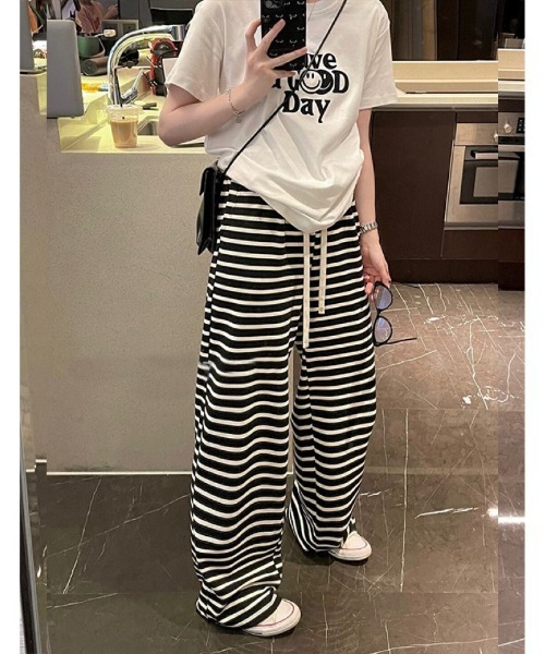 Ritzy(リッツィー)の「ボーダー柄 ワイドパンツ(その他パンツ・レディース・ブラック/ホワイト・M/S/L)」の2枚目の写真