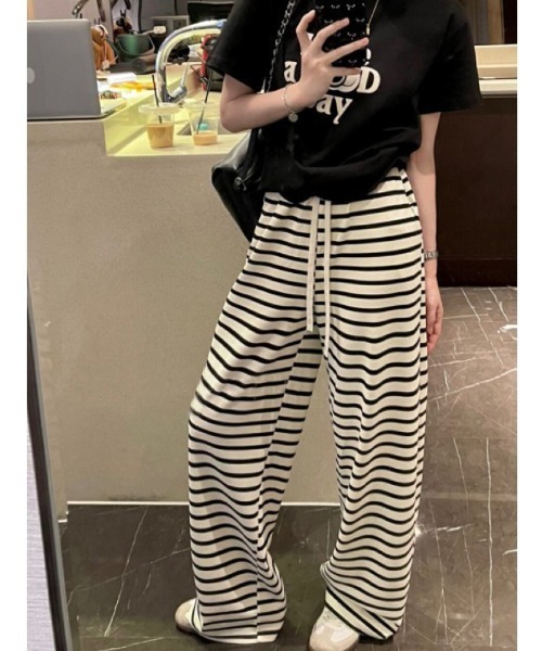Ritzy(リッツィー)の「ボーダー柄 ワイドパンツ(その他パンツ・レディース・ブラック/ホワイト・M/S/L)」の4枚目の写真