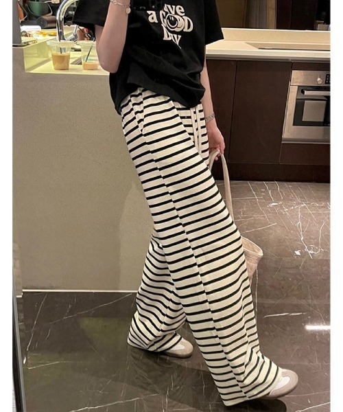Ritzy(リッツィー)の「ボーダー柄 ワイドパンツ(その他パンツ・レディース・ブラック/ホワイト・M/S/L)」の5枚目の写真