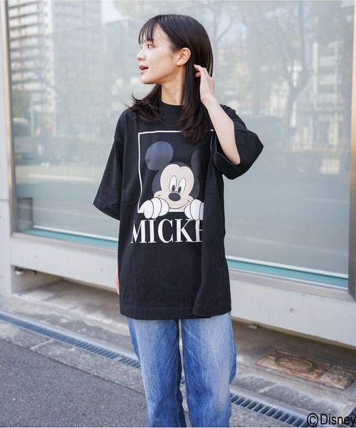 ATELANE(アテレーン)の「DISNEY / ディズニー / ミッキーマウス /アソート/ リラックスフィット プリント クルーネックTシャツ(Tシャツ/カットソー・メンズ・カーキ/ホワイト系その他2/ブラック系その他/サックスブルー/ブラック/チャコールグレー/ブラック系その他3/ホワイト系その他4/ベージュ/イエロー/ホワイト/ホワイト系その他/ライトグリーン/ピンク/ブラック系その他4/ホワイト系その他3/ブラック系その他2/ホワイト系その他5・MEDIUM/LARGE)」の8枚目の写真