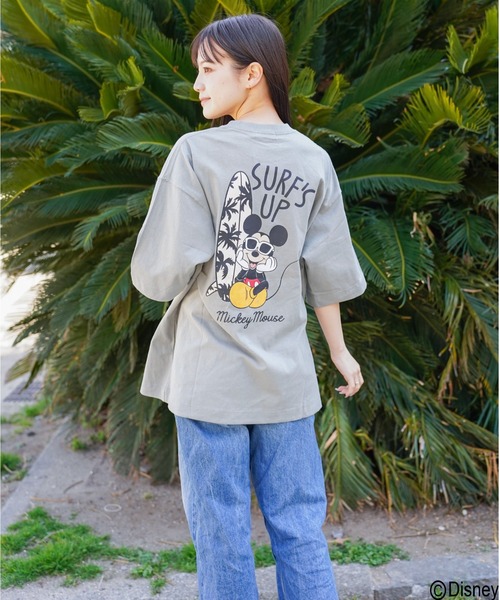 ATELANE(アテレーン)の「DISNEY / ディズニー / ミッキーマウス /アソート/ リラックスフィット プリント クルーネックTシャツ(Tシャツ/カットソー・メンズ・カーキ/ホワイト系その他2/ブラック系その他/サックスブルー/ブラック/チャコールグレー/ブラック系その他3/ホワイト系その他4/ベージュ/イエロー/ホワイト/ホワイト系その他/ライトグリーン/ピンク/ブラック系その他4/ホワイト系その他3/ブラック系その他2/ホワイト系その他5・MEDIUM/LARGE)」の14枚目の写真