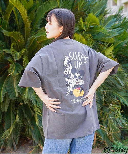 ATELANE(アテレーン)の「DISNEY / ディズニー / ミッキーマウス /アソート/ リラックスフィット プリント クルーネックTシャツ(Tシャツ/カットソー・メンズ・カーキ/ホワイト系その他2/ブラック系その他/サックスブルー/ブラック/チャコールグレー/ブラック系その他3/ホワイト系その他4/ベージュ/イエロー/ホワイト/ホワイト系その他/ライトグリーン/ピンク/ブラック系その他4/ホワイト系その他3/ブラック系その他2/ホワイト系その他5・MEDIUM/LARGE)」の12枚目の写真