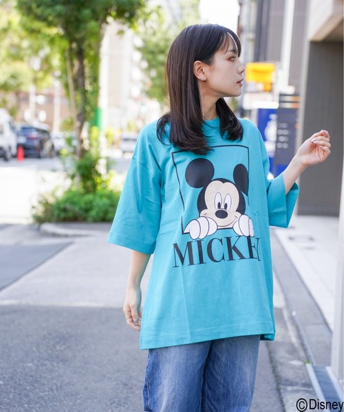 ATELANE(アテレーン)の「DISNEY / ディズニー / ミッキーマウス /アソート/ リラックスフィット プリント クルーネックTシャツ(Tシャツ/カットソー・メンズ・カーキ/ホワイト系その他2/ブラック系その他/サックスブルー/ブラック/チャコールグレー/ブラック系その他3/ホワイト系その他4/ベージュ/イエロー/ホワイト/ホワイト系その他/ライトグリーン/ピンク/ブラック系その他4/ホワイト系その他3/ブラック系その他2/ホワイト系その他5・MEDIUM/LARGE)」の15枚目の写真