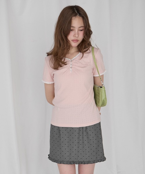 Unblend(アンブレンド)の「【Unblend】配色レース ヘンリーネック半袖Tシャツ(Tシャツ/カットソー・レディース・ブラック/ライトブルー/ピンク/杢グレー/オフホワイト・FREE)」の5枚目の写真