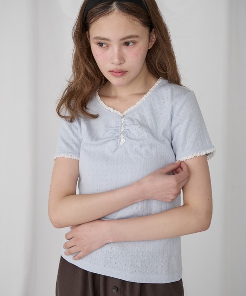 Unblend(アンブレンド)の「【Unblend】配色レース ヘンリーネック半袖Tシャツ(Tシャツ/カットソー・レディース・ブラック/ライトブルー/ピンク/杢グレー/オフホワイト・FREE)」の4枚目の写真