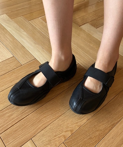 FUULLY STUDIO(フーリィーステューディオ)の「ベルクロバレエスニーカー(スニーカー・レディース・ブラック・SMALL/MEDIUM/LARGE)」の2枚目の写真