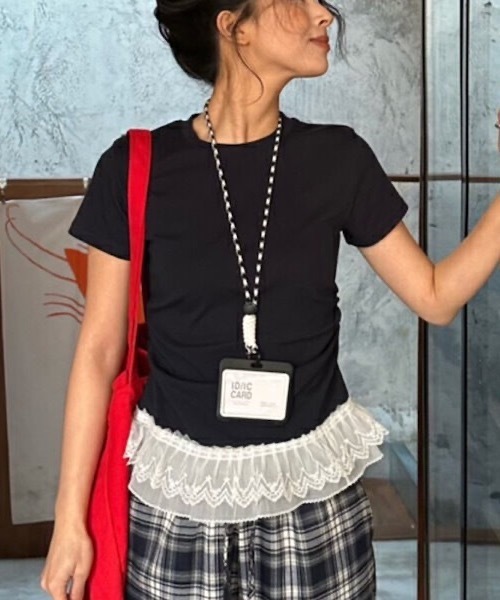 Alvia（アルビア）の「サイドギャザーレースニットトップス（ニット/セーター・レディース・ブラック/ラベンダー・M）」の3枚目の写真